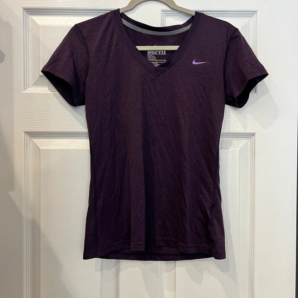 Nike T-Shirt Polyester Dri-FIT (Sporty) Plum Purple V-Neck Womens Small Gymwear